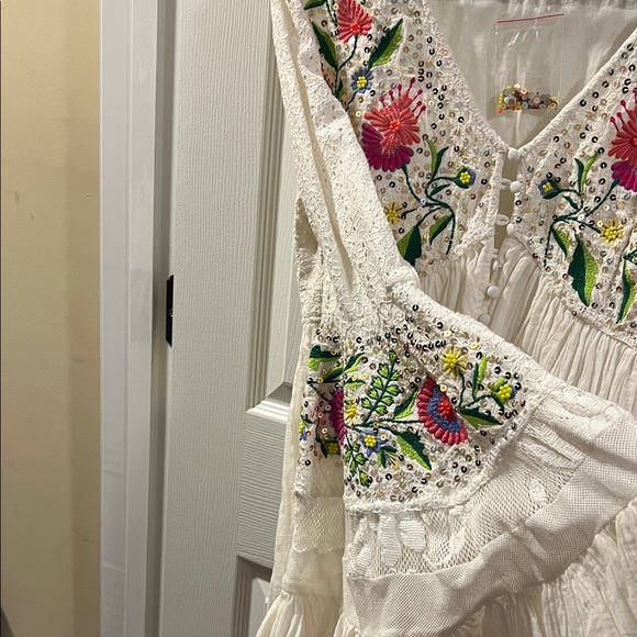 Boston Proper White Embroidered Boho Peasant Blouse - Picture 3 of 6